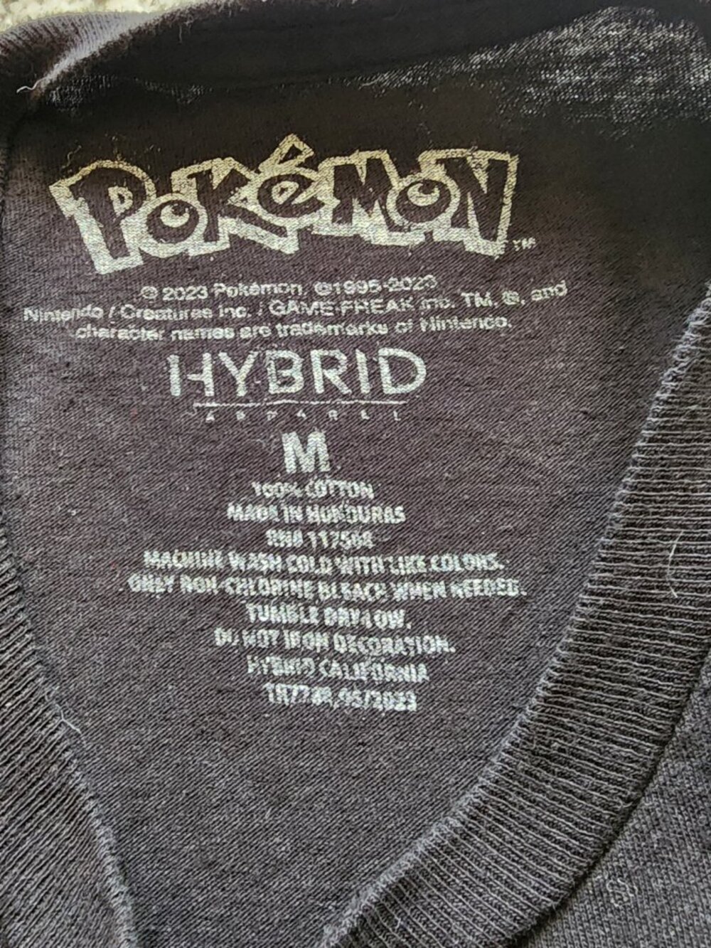 Hybrid Unisex Black Tee Graphic Pokémon Print M - Picture 3 of 5